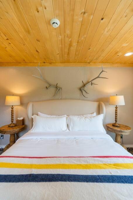 The Black Diamond Lodge *Sleeps 46* Hot Tubs + Ski Shuttle + Mountain Views Durango Exteriör bild