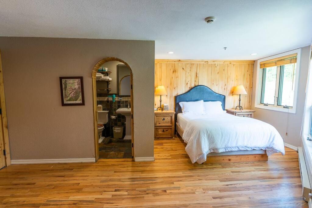 The Black Diamond Lodge *Sleeps 46* Hot Tubs + Ski Shuttle + Mountain Views Durango Exteriör bild