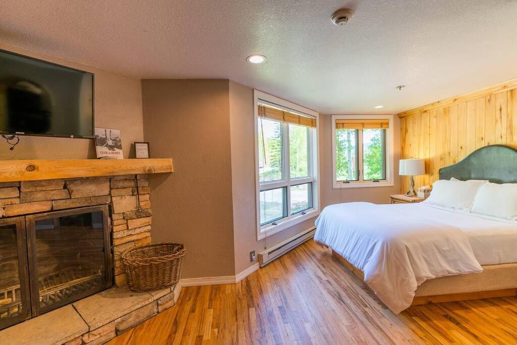 The Black Diamond Lodge *Sleeps 46* Hot Tubs + Ski Shuttle + Mountain Views Durango Exteriör bild