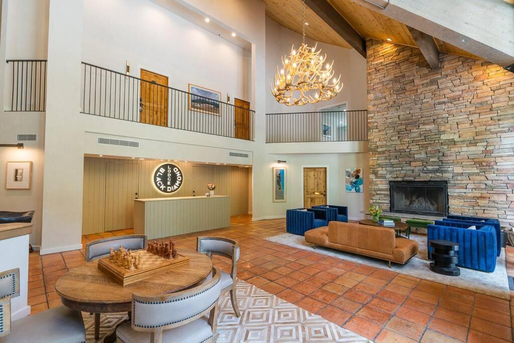The Black Diamond Lodge *Sleeps 46* Hot Tubs + Ski Shuttle + Mountain Views Durango Exteriör bild