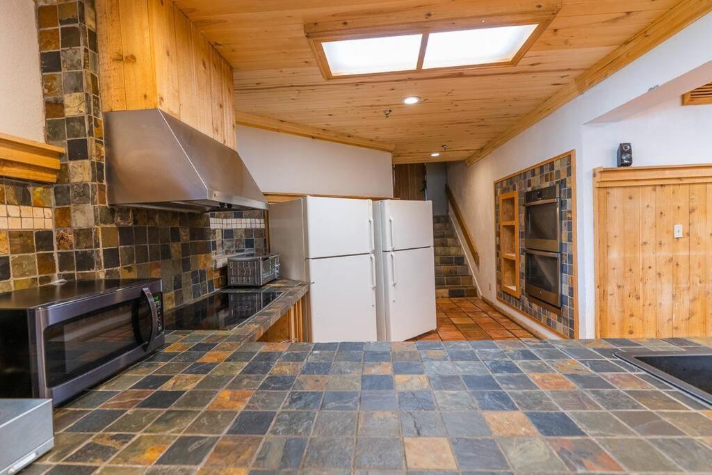 The Black Diamond Lodge *Sleeps 46* Hot Tubs + Ski Shuttle + Mountain Views Durango Exteriör bild
