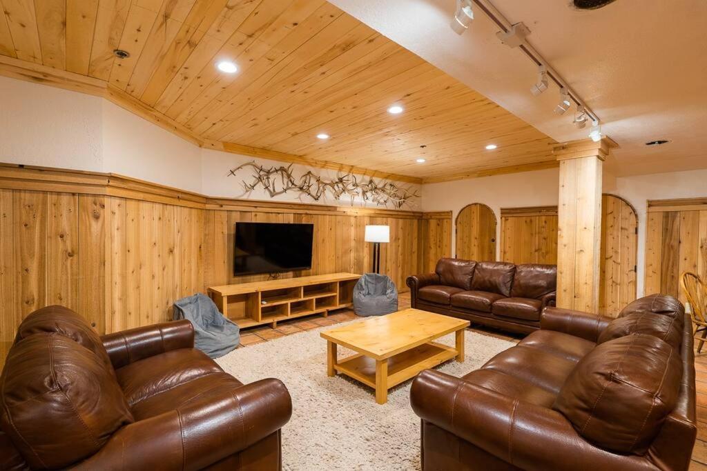 The Black Diamond Lodge *Sleeps 46* Hot Tubs + Ski Shuttle + Mountain Views Durango Exteriör bild