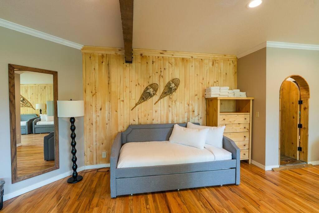 The Black Diamond Lodge *Sleeps 46* Hot Tubs + Ski Shuttle + Mountain Views Durango Exteriör bild